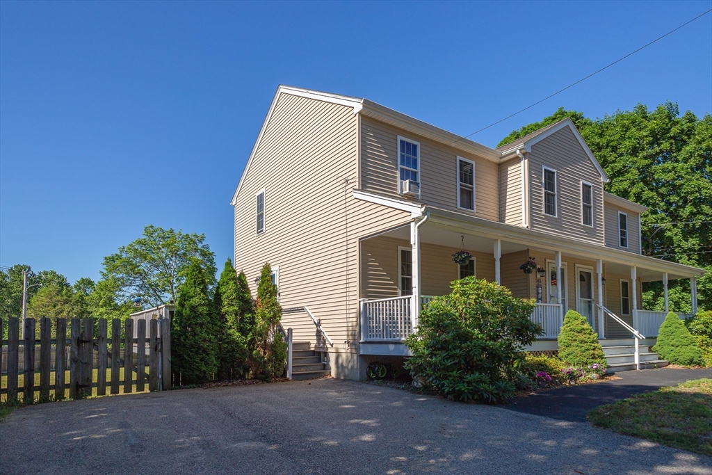 583 Plymouth St, Middleboro, Massachusetts, 3 Bedrooms Bedrooms, 6 Rooms Rooms,2.5 BathroomsBathrooms,Residential,For Sale,Plymouth St,73540076