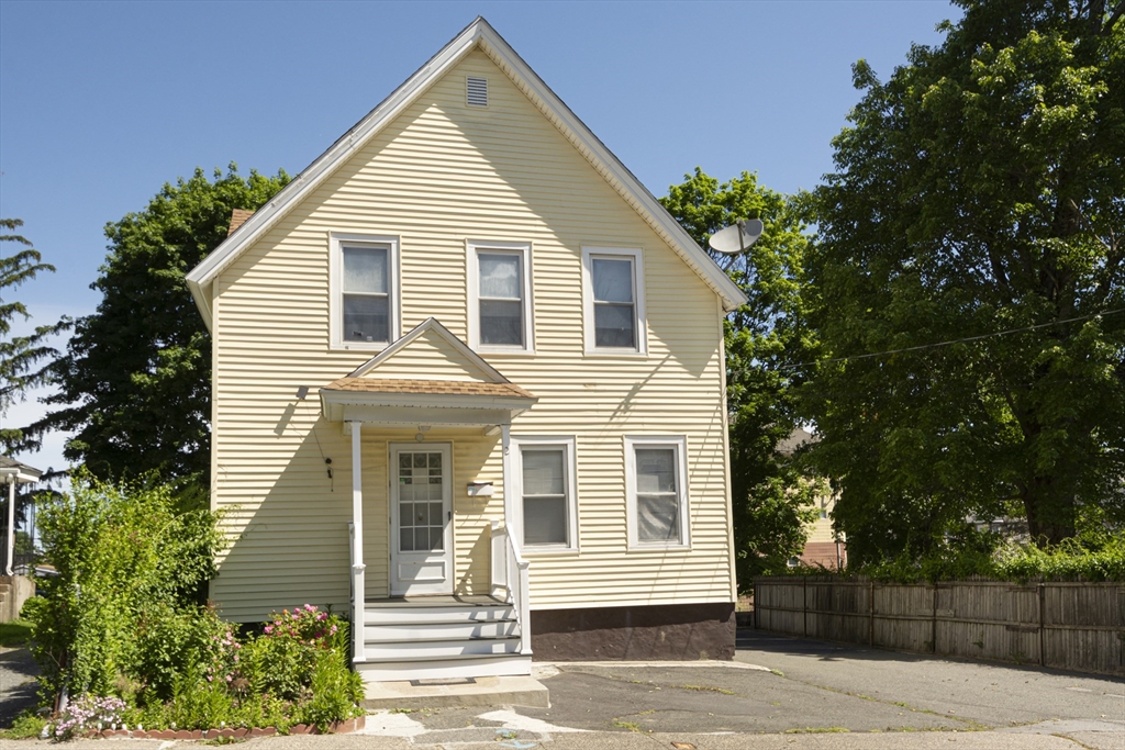 2 Kosta St, Worcester, Massachusetts, 4 Bedrooms Bedrooms, 8 Rooms Rooms,2 BathroomsBathrooms,Residential,For Sale,Kosta St,73529756