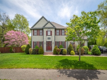 3 Meeting Place Circle, Beverly, Massachusetts, 4 Bedrooms Bedrooms, 9 Rooms Rooms,2.5 BathroomsBathrooms,Residential,For Sale,Meeting Place Circle,73517196