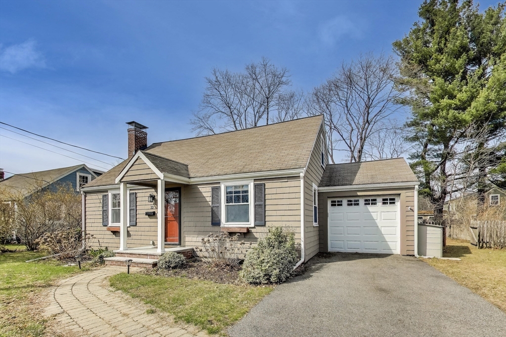 22 Irving St, Reading, Massachusetts, 3 Bedrooms Bedrooms, 7 Rooms Rooms,2 BathroomsBathrooms,Residential,For Sale,Irving St,73517338