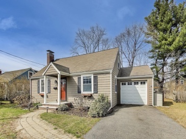 22 Irving St, Reading, Massachusetts, 3 Bedrooms Bedrooms, 7 Rooms Rooms,2 BathroomsBathrooms,Residential,For Sale,Irving St,73517338