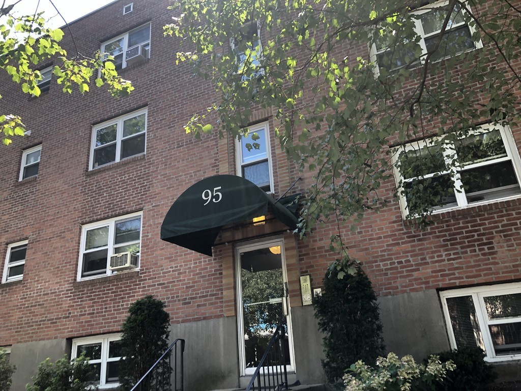 95 Chestnut Street, Brookline, Massachusetts, 1 Bedroom Bedrooms, 3 Rooms Rooms,1 BathroomBathrooms,Residential Lease,For Rent,Chestnut Street,73521050