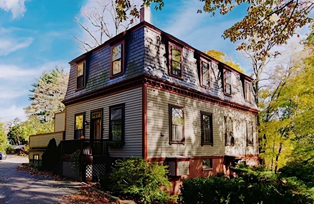 996 Centre St, Boston, Massachusetts, 2 Bedrooms Bedrooms, 5 Rooms Rooms,2 BathroomsBathrooms,Residential Lease,For Rent,Centre St,73520443