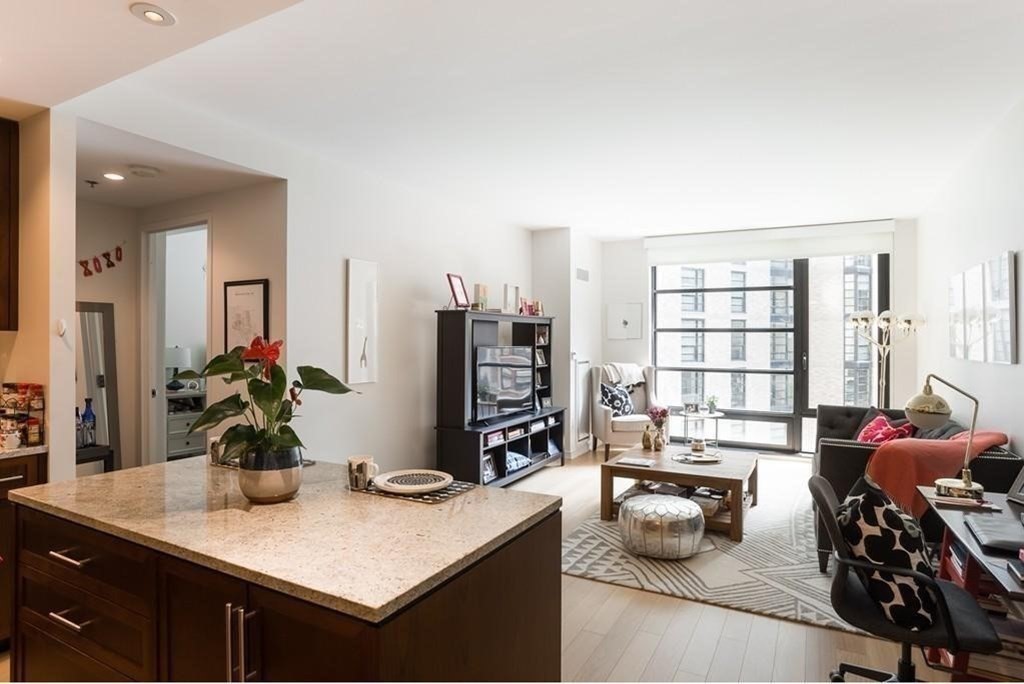 580 Washington Street, Boston, Massachusetts, 1 Bedroom Bedrooms, 3 Rooms Rooms,1 BathroomBathrooms,Residential Lease,For Rent,Washington Street,73526784
