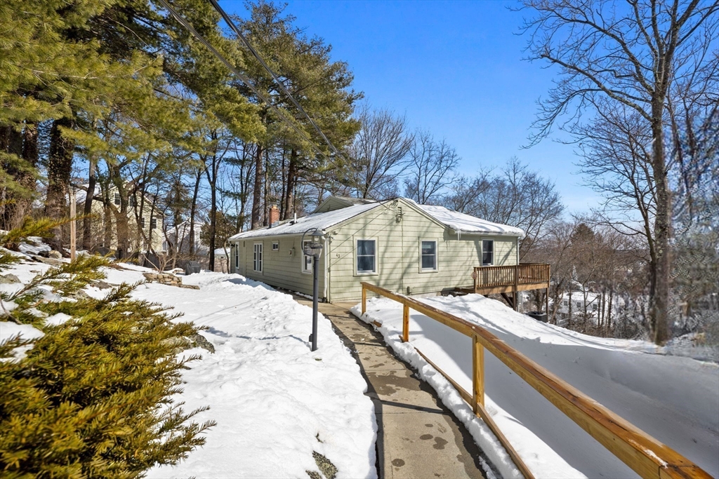 43 Woodside Ln, Arlington, Massachusetts, 3 Bedrooms Bedrooms, 6 Rooms Rooms,1 BathroomBathrooms,Residential,For Sale,Woodside Ln,73482307