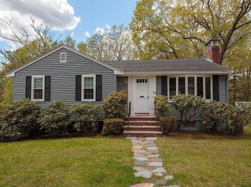 10 Brentwood Drive, Reading, Massachusetts, 3 Bedrooms Bedrooms, 7 Rooms Rooms,2 BathroomsBathrooms,Residential,For Sale,Brentwood Drive,73519064