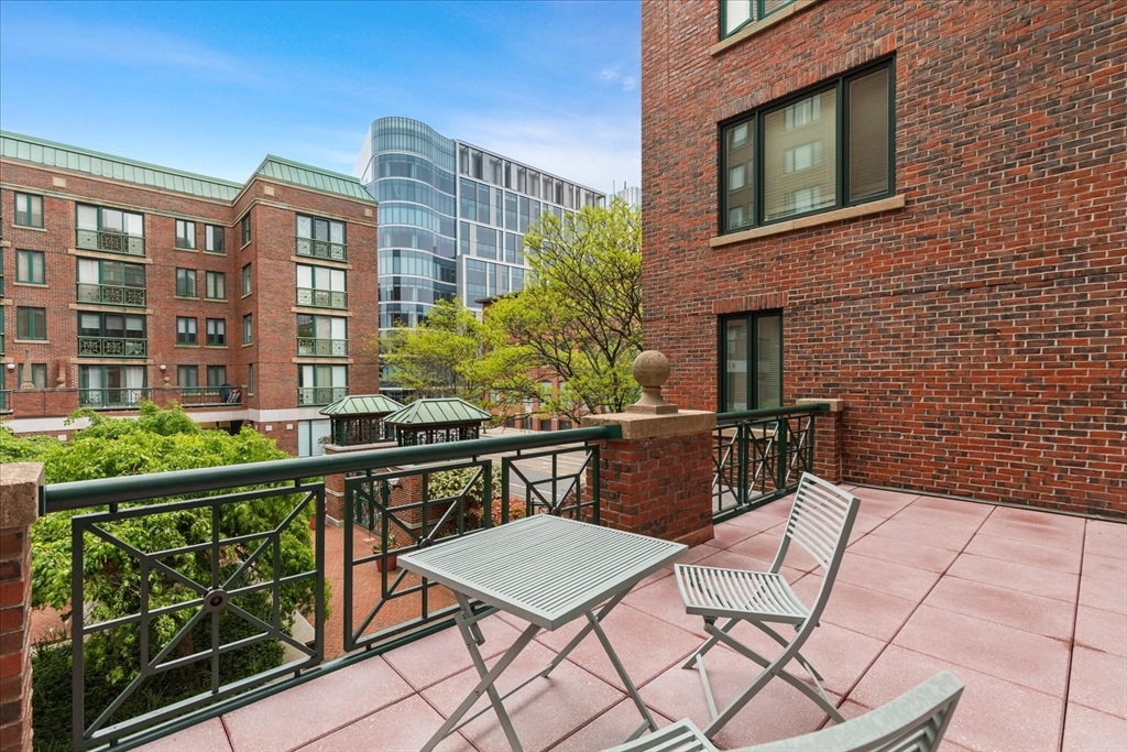 10 Rogers St, Cambridge, Massachusetts, 1 Bedroom Bedrooms, 3 Rooms Rooms,1 BathroomBathrooms,Residential Lease,For Rent,Rogers St,73537189