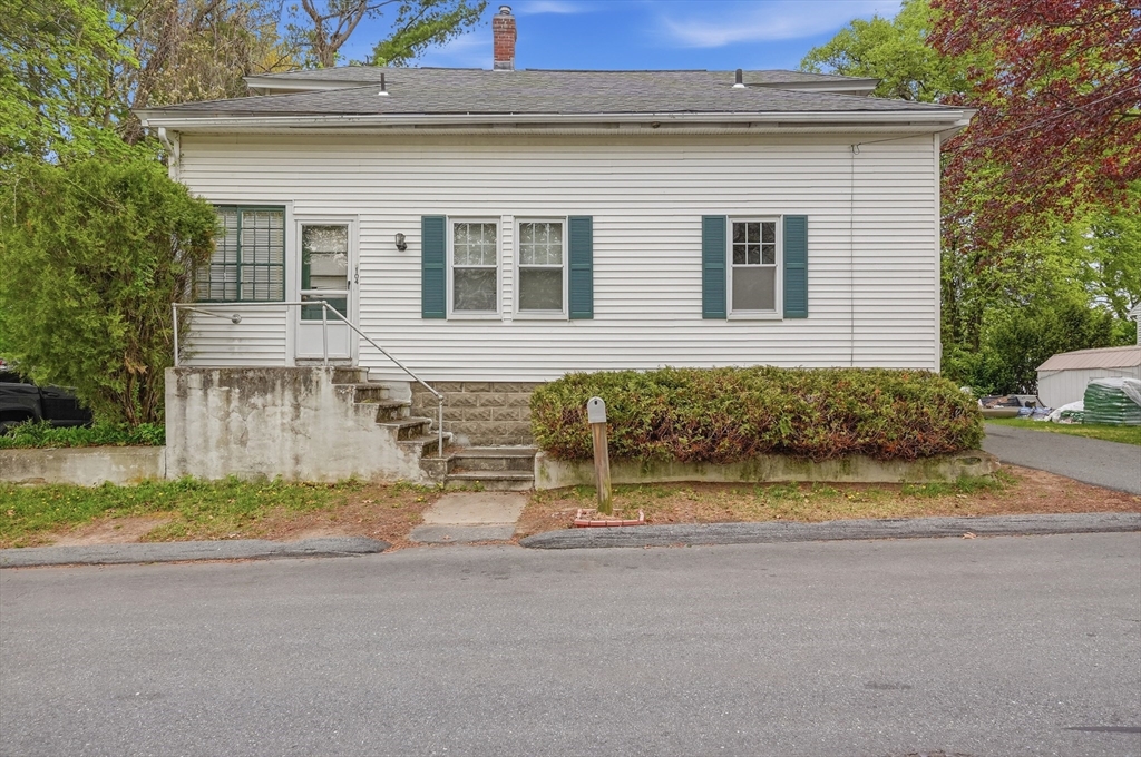 104 Bedford Avenue, Lowell, Massachusetts, 5 Bedrooms Bedrooms, 8 Rooms Rooms,1 BathroomBathrooms,Residential,For Sale,Bedford Avenue,73518197