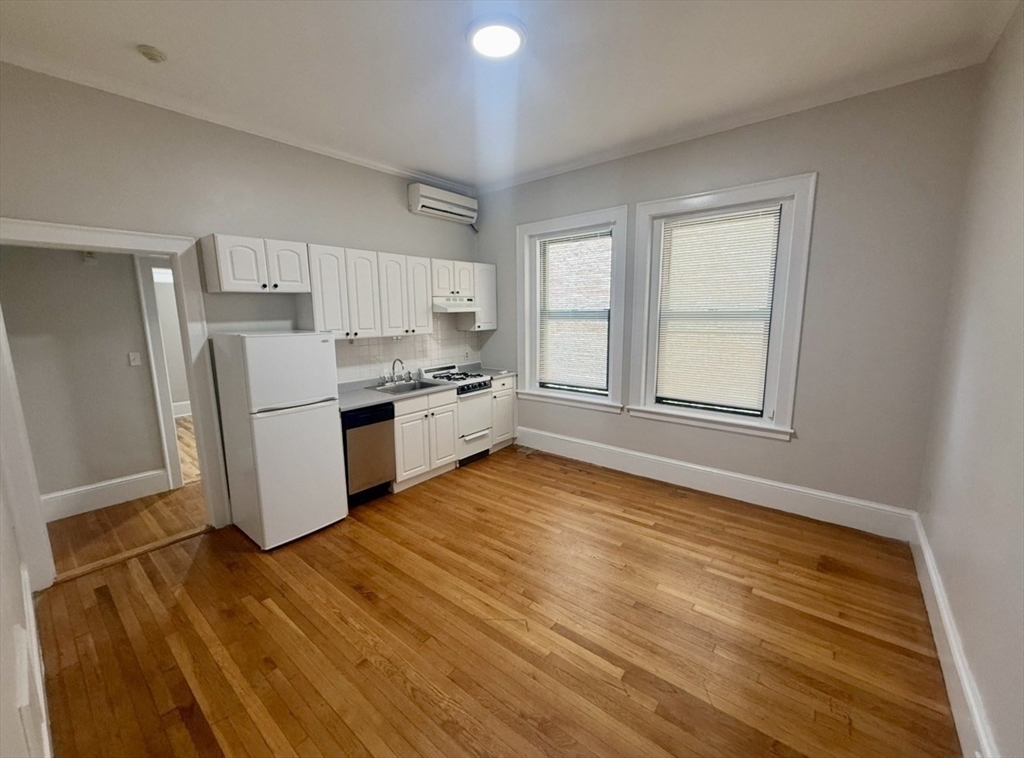 10 Fairfield St, Boston, Massachusetts, 1 Bedroom Bedrooms, 2 Rooms Rooms,1 BathroomBathrooms,Residential Lease,For Rent,Fairfield St,73507132