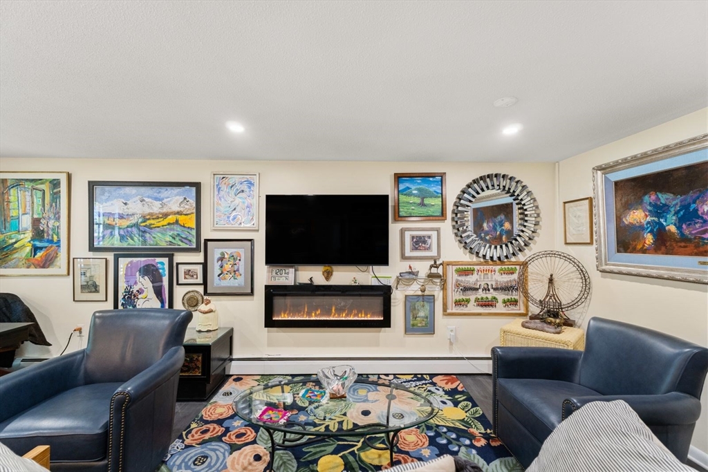 66 Main Street, Stoneham, Massachusetts, 2 Bedrooms Bedrooms, 5 Rooms Rooms,1 BathroomBathrooms,Residential,For Sale,Main Street,73522388