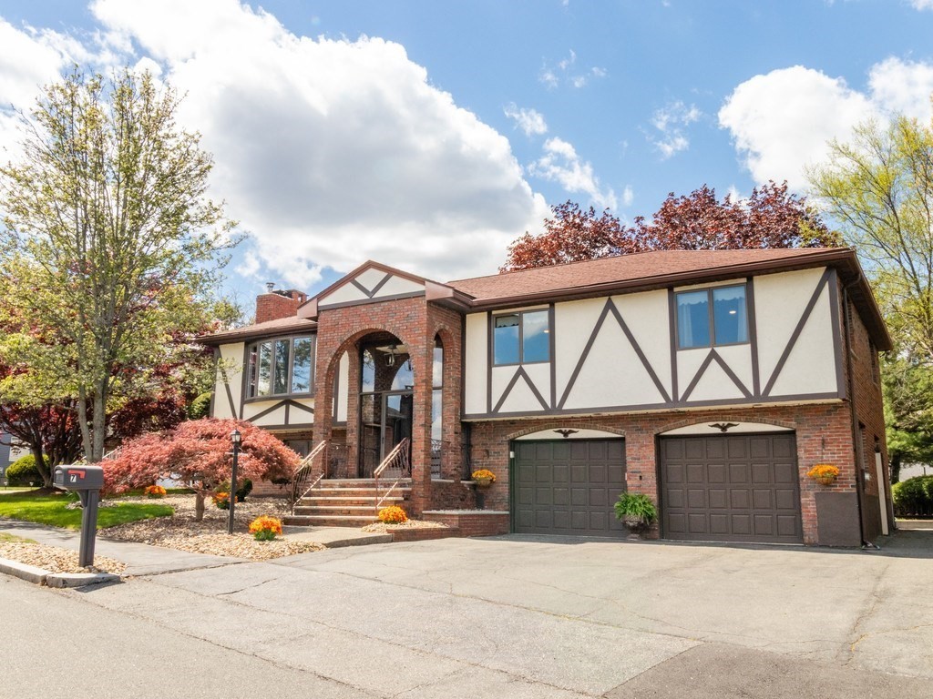 7 Rivers Ln, Stoneham, Massachusetts, 3 Bedrooms Bedrooms, 8 Rooms Rooms,3 BathroomsBathrooms,Residential,For Sale,Rivers Ln,73515865