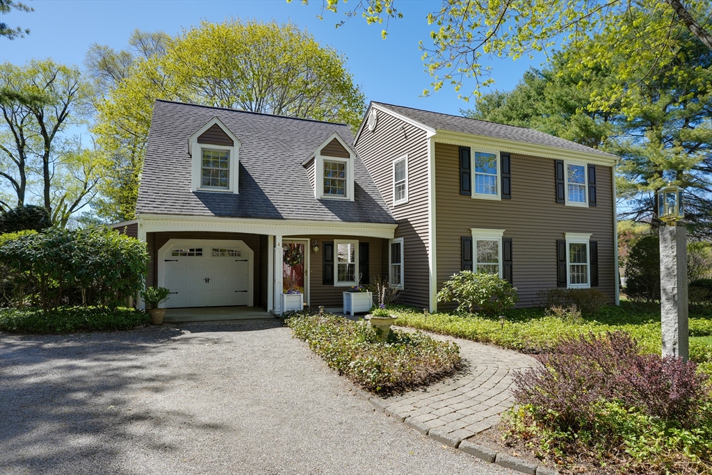 4 Newell Dr, Medfield, Massachusetts, 4 Bedrooms Bedrooms, 9 Rooms Rooms,2.5 BathroomsBathrooms,Residential,For Sale,Newell Dr,73509673
