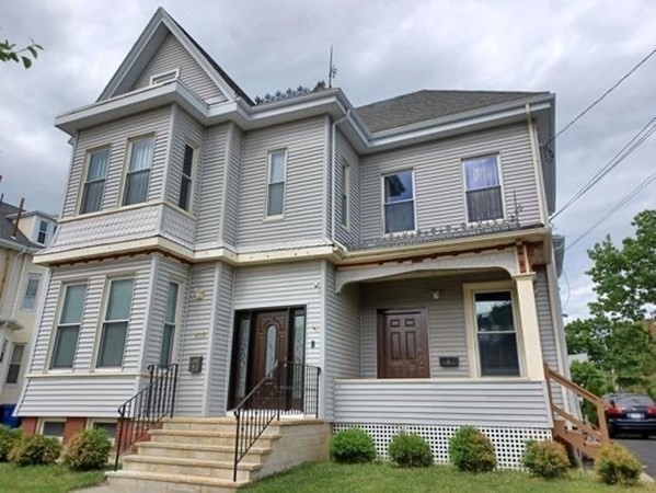105 Washington St, Malden, Massachusetts, 3 Bedrooms Bedrooms, 5 Rooms Rooms,2 BathroomsBathrooms,Residential Lease,For Rent,Washington St,73523152