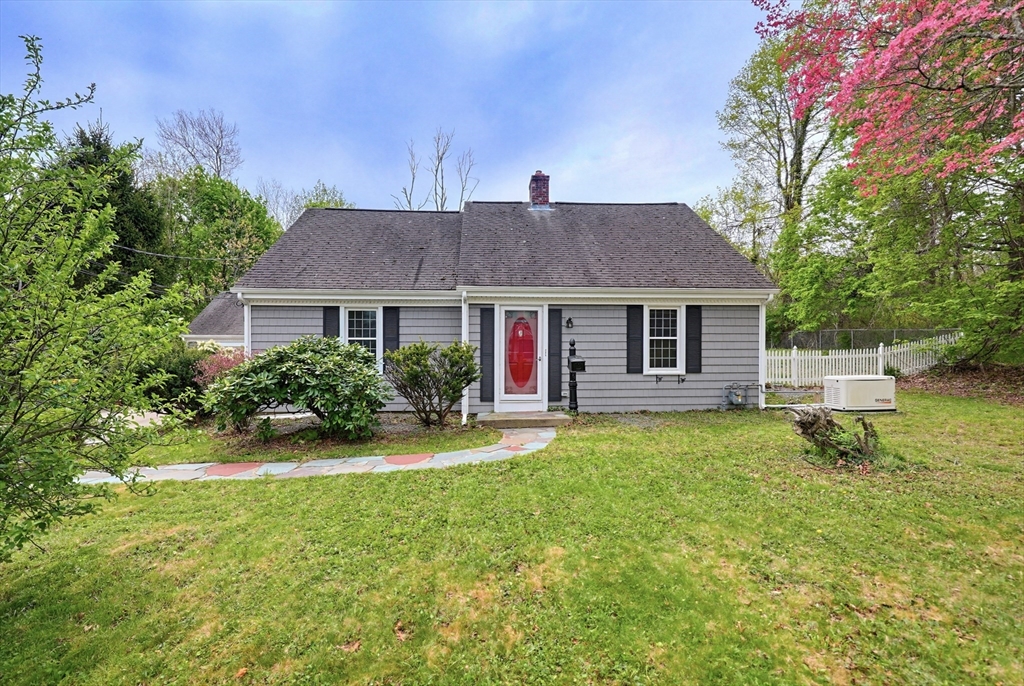 40 Metcalf Road, North Attleboro, Massachusetts, 4 Bedrooms Bedrooms, 7 Rooms Rooms,1.5 BathroomsBathrooms,Residential,For Sale,Metcalf Road,73514263