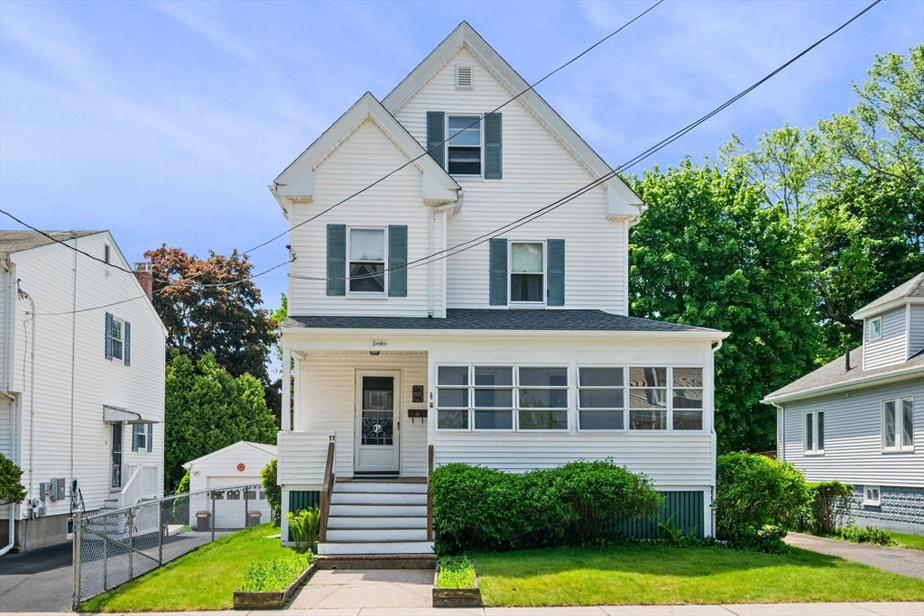 17 Heywood Ave, Melrose, Massachusetts, 3 Bedrooms Bedrooms, 6 Rooms Rooms,1 BathroomBathrooms,Residential,For Sale,Heywood Ave,73524021