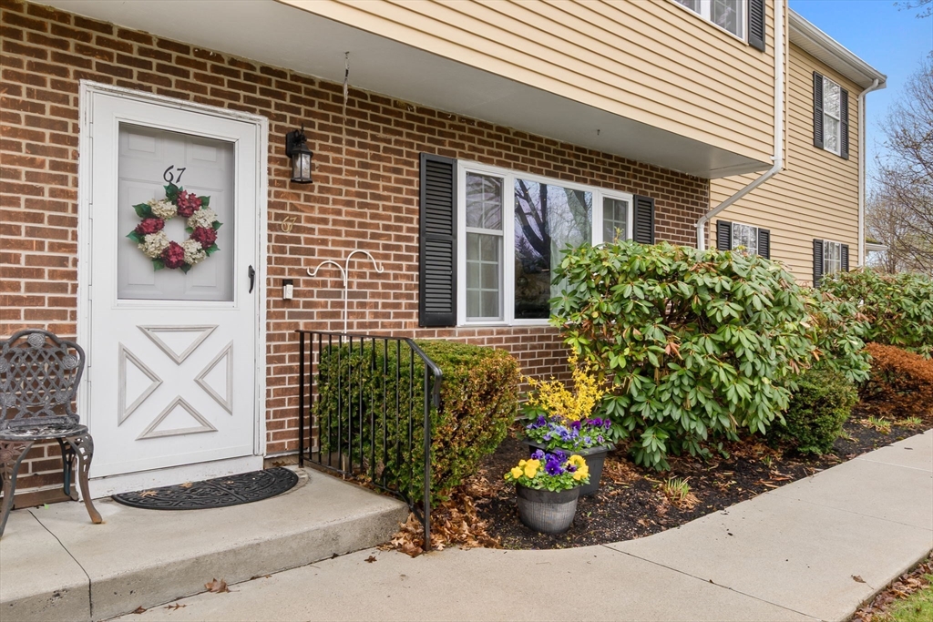 67 Cynthia Ln, Amesbury, Massachusetts, 3 Bedrooms Bedrooms, 6 Rooms Rooms,2.5 BathroomsBathrooms,Residential,For Sale,Cynthia Ln,73506192