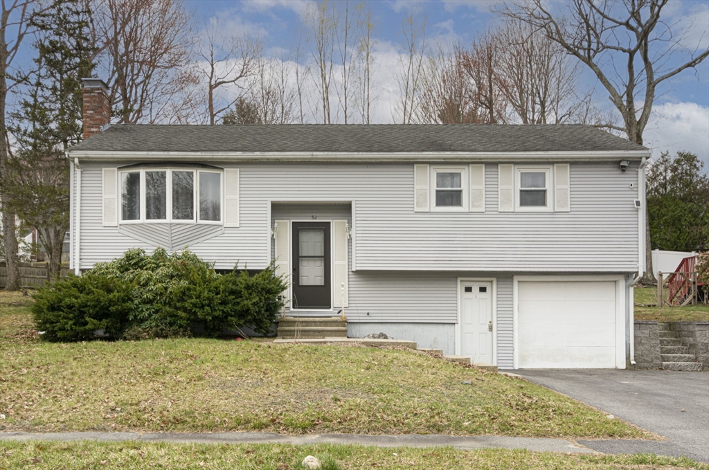 52 Venus Dr, Worcester, Massachusetts, 3 Bedrooms Bedrooms, 7 Rooms Rooms,2.5 BathroomsBathrooms,Residential,For Sale,Venus Dr,73502750