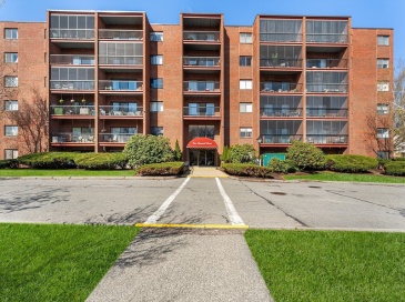 1 Summit Dr, Reading, Massachusetts, 2 Bedrooms Bedrooms, 4 Rooms Rooms,2 BathroomsBathrooms,Residential,For Sale,Summit Dr,73505399 1 Summit Dr, Reading, Massachusetts, 2 Bedrooms Bedrooms, 4 Rooms Rooms,2 BathroomsBathrooms,Residential,For Sale,Summit Dr,73505399