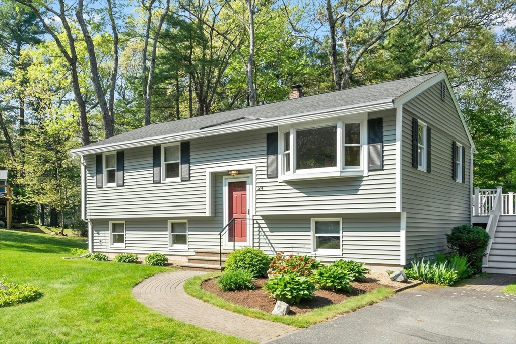 24 Meadowview Rd, Georgetown, Massachusetts, 3 Bedrooms Bedrooms, 6 Rooms Rooms,1.5 BathroomsBathrooms,Residential,For Sale,Meadowview Rd,73523689