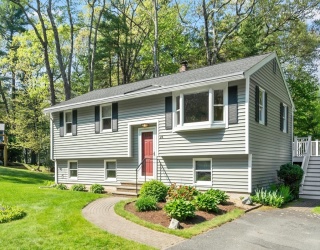 24 Meadowview Rd, Georgetown, Massachusetts, 3 Bedrooms Bedrooms, 6 Rooms Rooms,1.5 BathroomsBathrooms,Residential,For Sale,Meadowview Rd,73523689