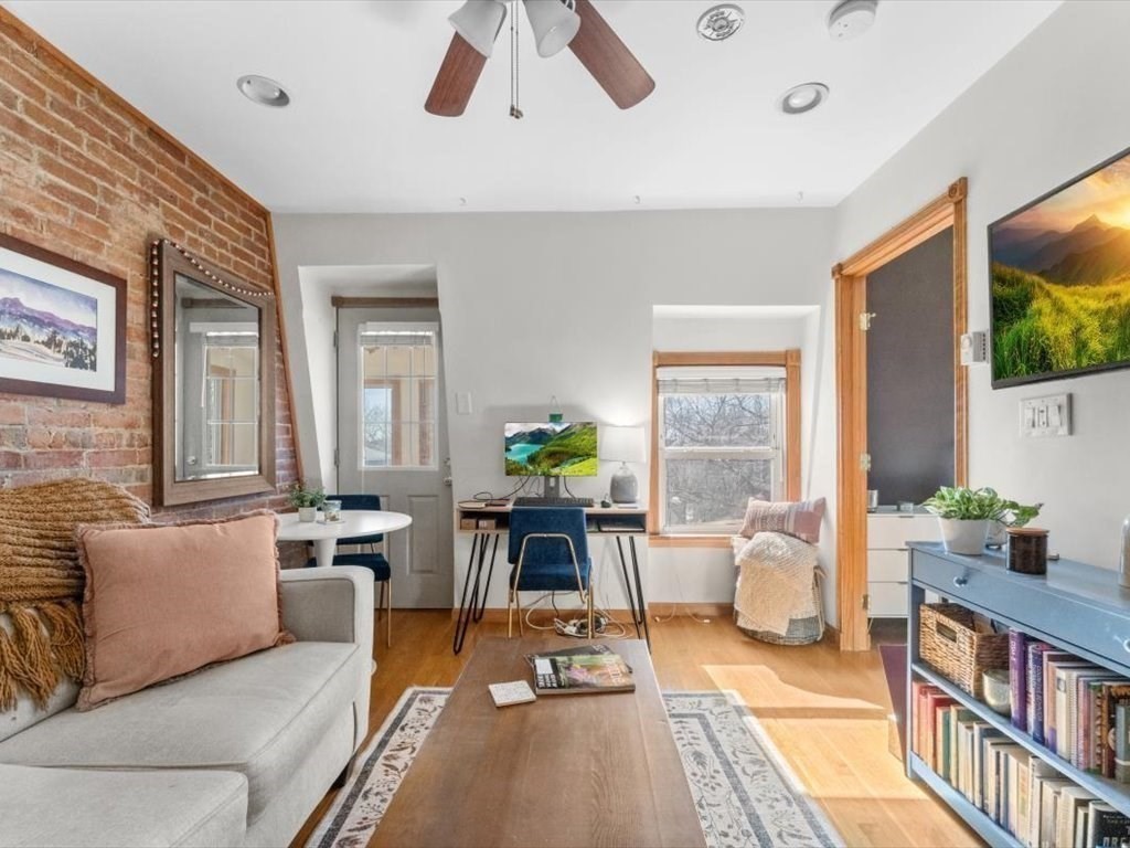 46 Highland Ave, Somerville, Massachusetts, 1 Bedroom Bedrooms, 3 Rooms Rooms,1 BathroomBathrooms,Residential,For Sale,Highland Ave,73485464