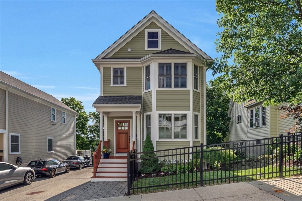 27 Beryl St, Boston, Massachusetts, 3 Bedrooms Bedrooms, 8 Rooms Rooms,2.5 BathroomsBathrooms,Residential,For Sale,Beryl St,73540235
