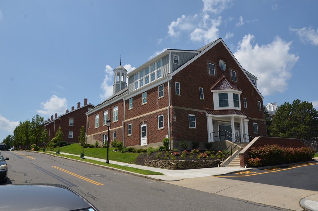 6 Admiral's Way, Chelsea, Massachusetts, 2 Bedrooms Bedrooms, 4 Rooms Rooms,1 BathroomBathrooms,Residential Lease,For Rent,Admiral's Way,73516818