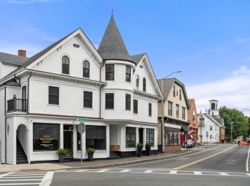 2 School Street, Manchester, Massachusetts, 1 Bedroom Bedrooms, 3 Rooms Rooms,1 BathroomBathrooms,Residential Lease,For Rent,School Street,73540266