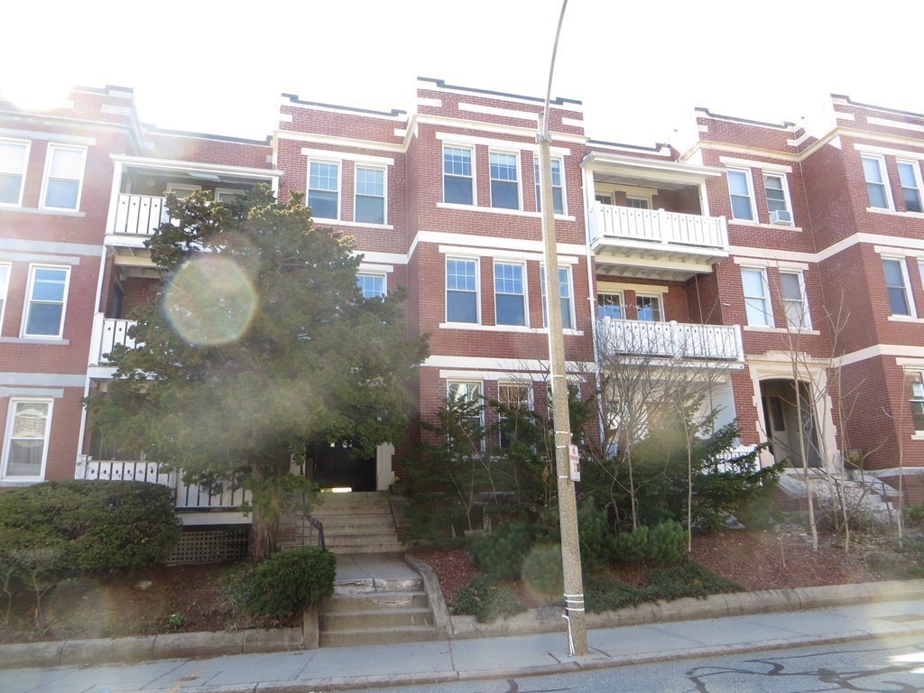 88 Pleasant, Brookline, Massachusetts, 3 Bedrooms Bedrooms, 8 Rooms Rooms,2 BathroomsBathrooms,Residential Lease,For Rent,Pleasant,73540281