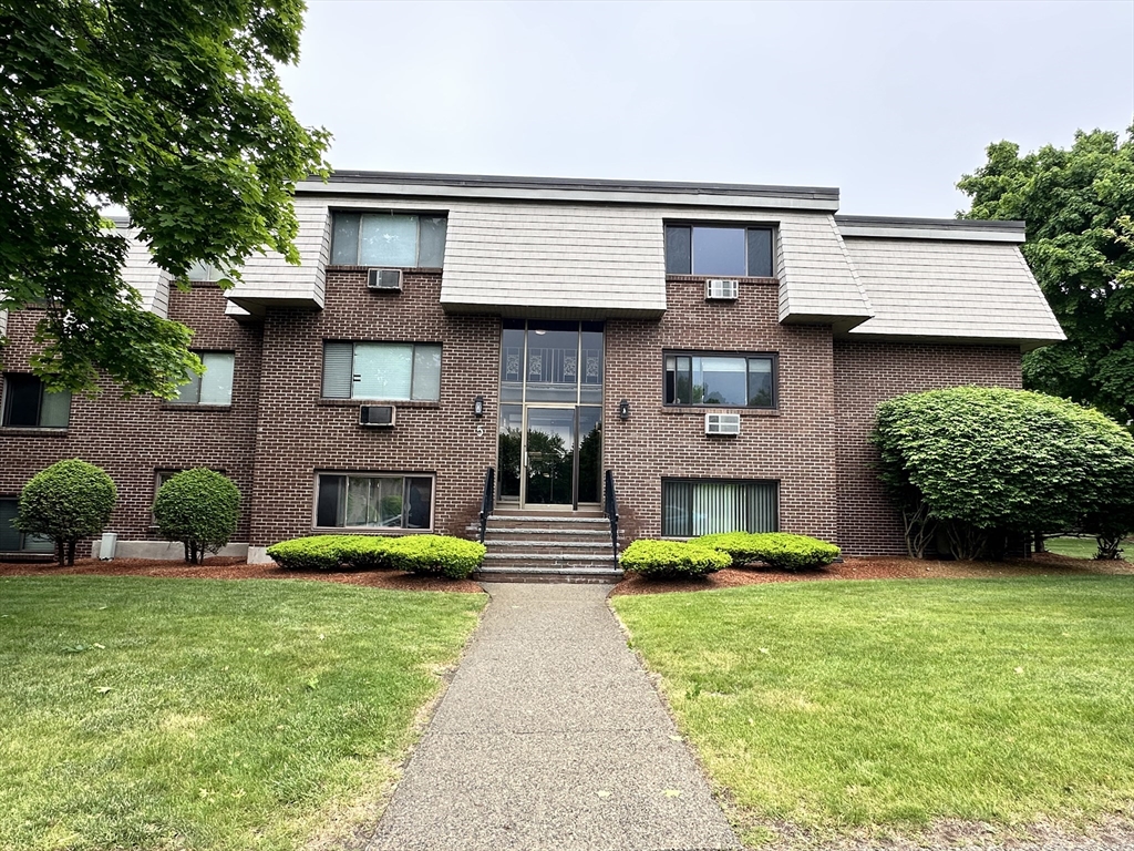 5 Hallmark Gardens, Burlington, Massachusetts, 2 Bedrooms Bedrooms, 4 Rooms Rooms,1 BathroomBathrooms,Residential Lease,For Rent,Hallmark Gardens,73540296