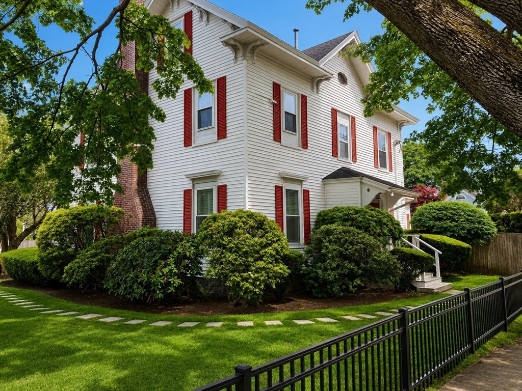 20 Ocean Ave, Marblehead, Massachusetts, 4 Bedrooms Bedrooms, 8 Rooms Rooms,2.5 BathroomsBathrooms,Residential,For Sale,Ocean Ave,73540336