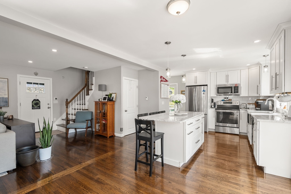 38 Overlook Rd, Waltham, Massachusetts, 4 Bedrooms Bedrooms, 9 Rooms Rooms,3.5 BathroomsBathrooms,Residential,For Sale,Overlook Rd,73540388