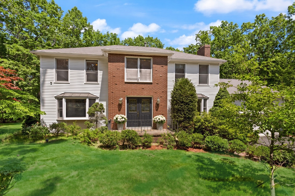 35 Castle Dr, Sharon, Massachusetts, 4 Bedrooms Bedrooms, 7 Rooms Rooms,3.5 BathroomsBathrooms,Residential,For Sale,Castle Dr,73540466