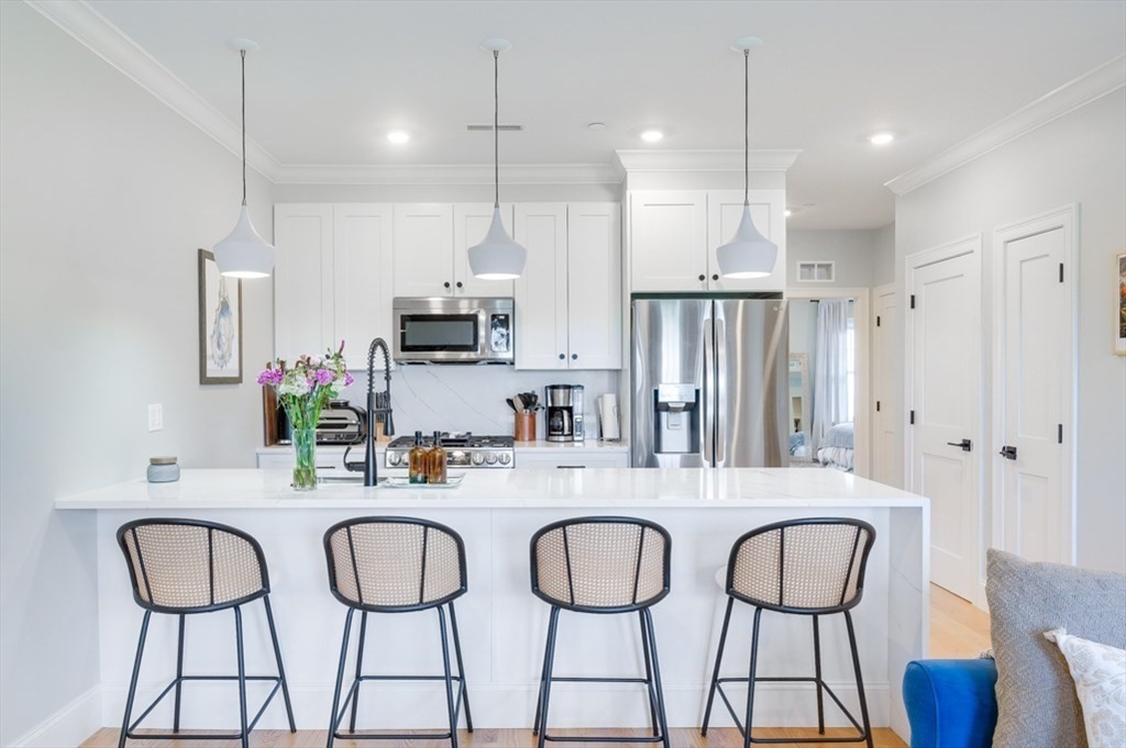 31 Boardman St, Boston, Massachusetts, 2 Bedrooms Bedrooms, 5 Rooms Rooms,2 BathroomsBathrooms,Residential Lease,For Rent,Boardman St,73540413