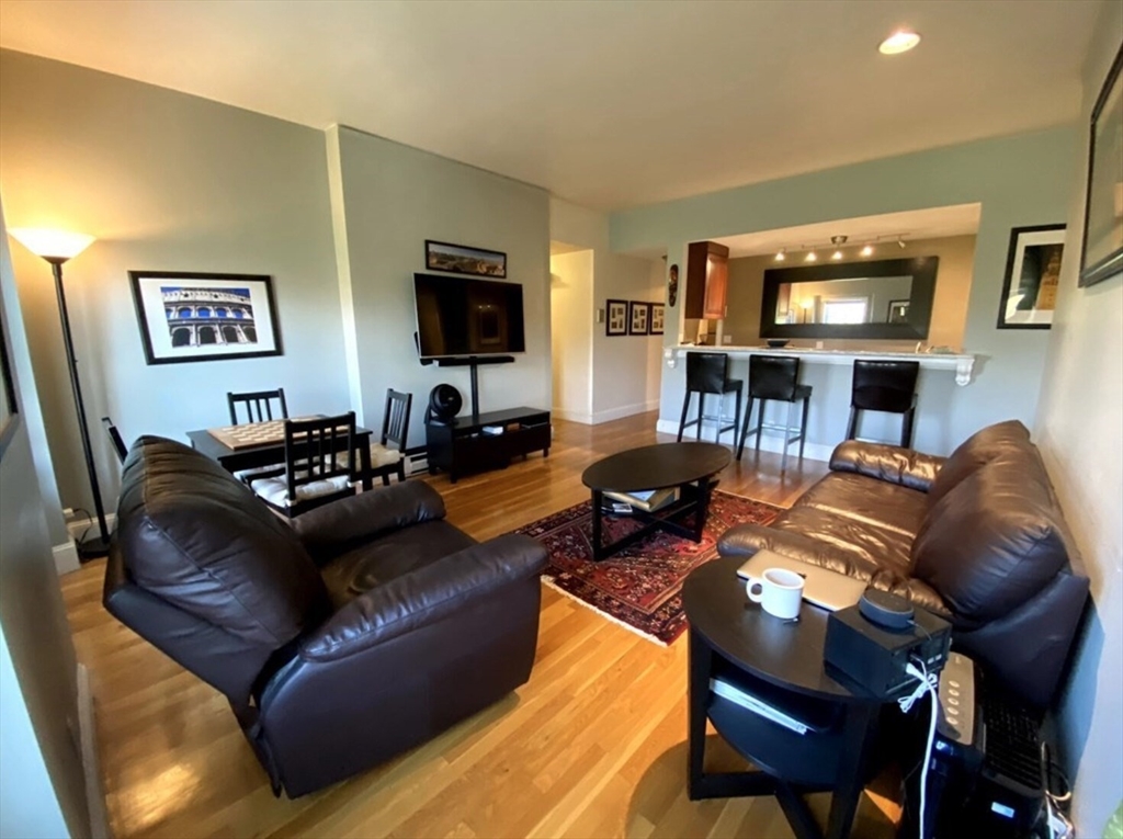 42 West Newton, Boston, Massachusetts, 2 Bedrooms Bedrooms, 5 Rooms Rooms,1 BathroomBathrooms,Residential Lease,For Rent,West Newton,73540428