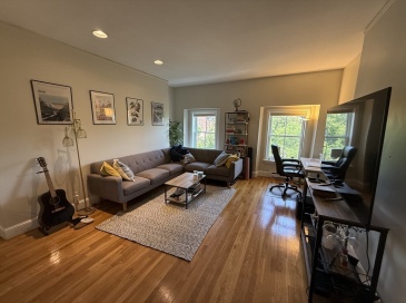 42 West Newton, Boston, Massachusetts, 2 Bedrooms Bedrooms, 5 Rooms Rooms,1 BathroomBathrooms,Residential Lease,For Rent,West Newton,73540428