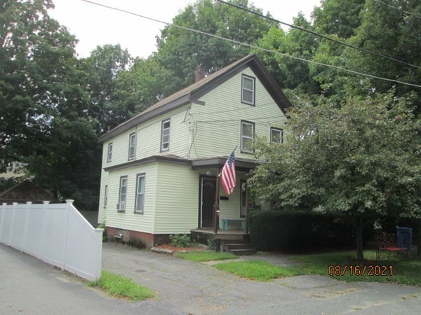 40 Central, Wakefield, Massachusetts, 2 Bedrooms Bedrooms, 5 Rooms Rooms,1 BathroomBathrooms,Residential Lease,For Rent,Central,73540432
