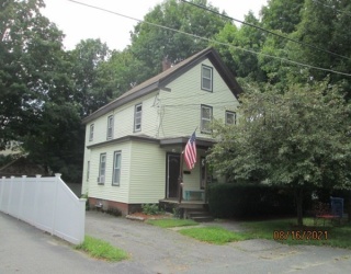 40 Central, Wakefield, Massachusetts, 2 Bedrooms Bedrooms, 5 Rooms Rooms,1 BathroomBathrooms,Residential Lease,For Rent,Central,73540432