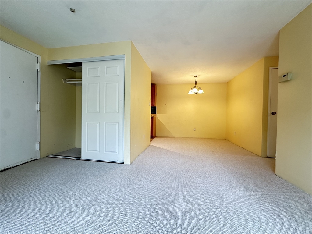 10 Village Hill Ln, Natick, Massachusetts, 2 Bedrooms Bedrooms, 5 Rooms Rooms,2 BathroomsBathrooms,Residential Lease,For Rent,Village Hill Ln,73540448