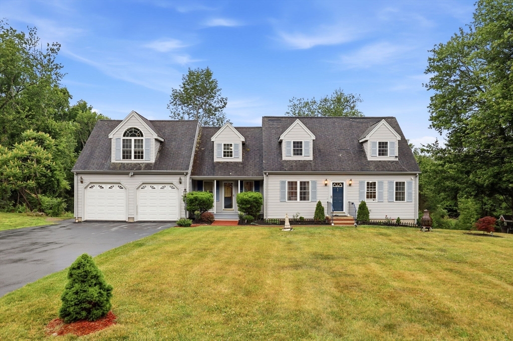 11 Elmwood Dr, Berkley, Massachusetts, 3 Bedrooms Bedrooms, 10 Rooms Rooms,1.5 BathroomsBathrooms,Residential,For Sale,Elmwood Dr,73540844