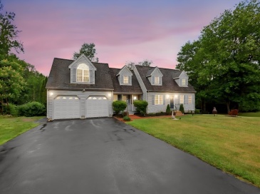 11 Elmwood Dr, Berkley, Massachusetts, 3 Bedrooms Bedrooms, 10 Rooms Rooms,1.5 BathroomsBathrooms,Residential,For Sale,Elmwood Dr,73540844