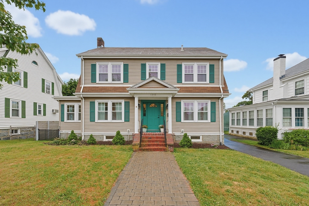 1343 Quincy Shore Dr, Quincy, Massachusetts, 4 Bedrooms Bedrooms, 10 Rooms Rooms,2.5 BathroomsBathrooms,Residential,For Sale,Quincy Shore Dr,73540857