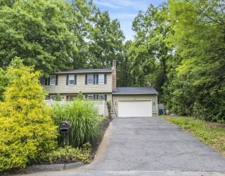 31 Golden Dr, Northampton, Massachusetts, 4 Bedrooms Bedrooms, 9 Rooms Rooms,3 BathroomsBathrooms,Residential,For Sale,Golden Dr,73539373