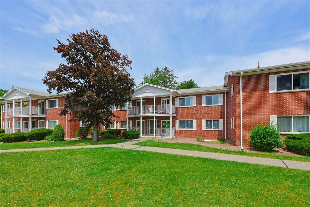 3 Bayberry Dr, Sharon, Massachusetts, 2 Bedrooms Bedrooms, 4 Rooms Rooms,1 BathroomBathrooms,Residential,For Sale,Bayberry Dr,73540809