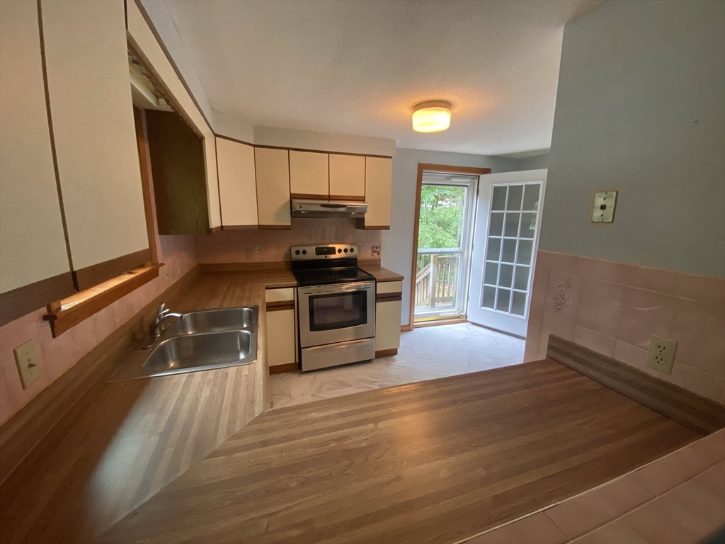 39 Jefferson Avenue, Woburn, Massachusetts, 2 Bedrooms Bedrooms, 4 Rooms Rooms,1 BathroomBathrooms,Residential Lease,For Rent,Jefferson Avenue,73540352