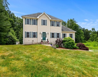 26 Shakespeare St, Tyngsborough, Massachusetts, 4 Bedrooms Bedrooms, 8 Rooms Rooms,3 BathroomsBathrooms,Residential,For Sale,Shakespeare St,73540652