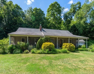 12 Hillside Dr, Brimfield, Massachusetts, 3 Bedrooms Bedrooms, 7 Rooms Rooms,2.5 BathroomsBathrooms,Residential,For Sale,Hillside Dr,73540661