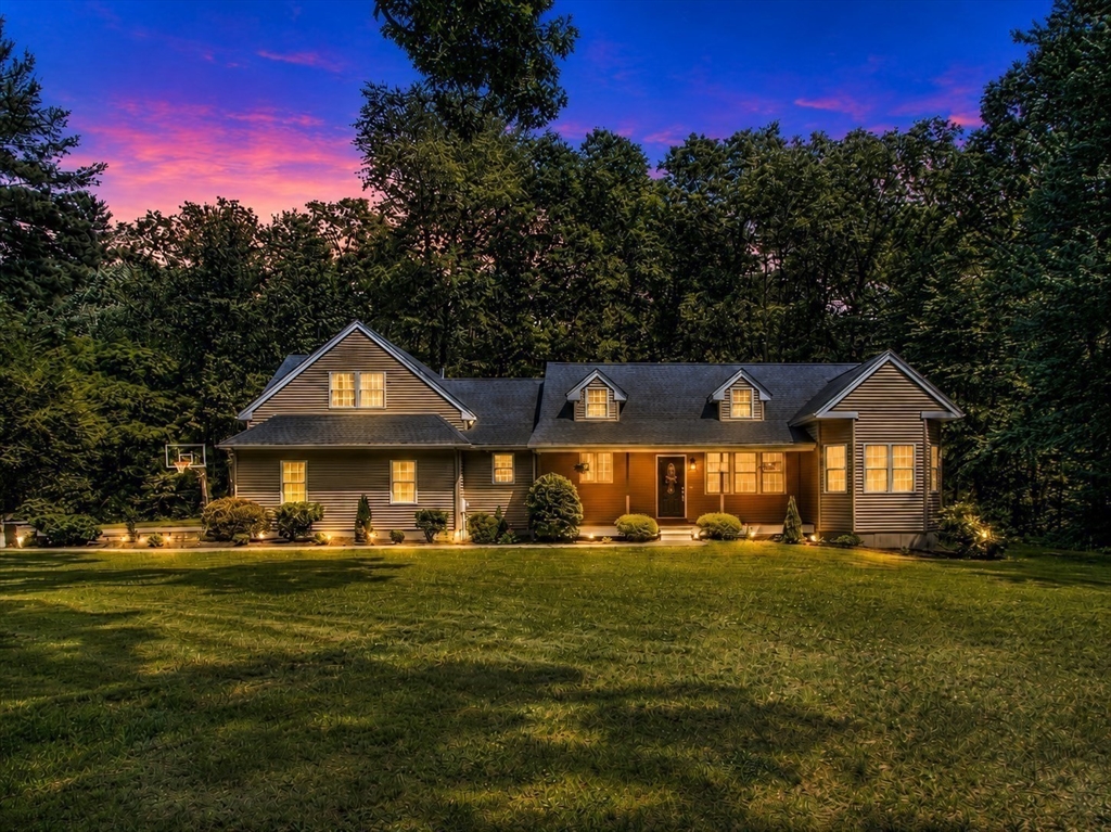 47 E Baylies Rd, Charlton, Massachusetts, 4 Bedrooms Bedrooms, 8 Rooms Rooms,2.5 BathroomsBathrooms,Residential,For Sale,E Baylies Rd,73540663