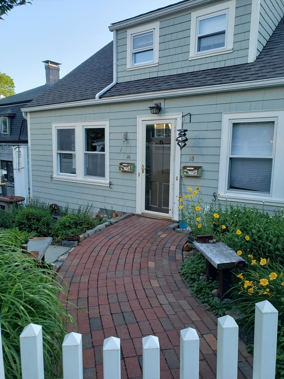 16 Hobbs Road, Medford, Massachusetts, 1 Bedroom Bedrooms, 4 Rooms Rooms,2 BathroomsBathrooms,Residential Lease,For Rent,Hobbs Road,73540216