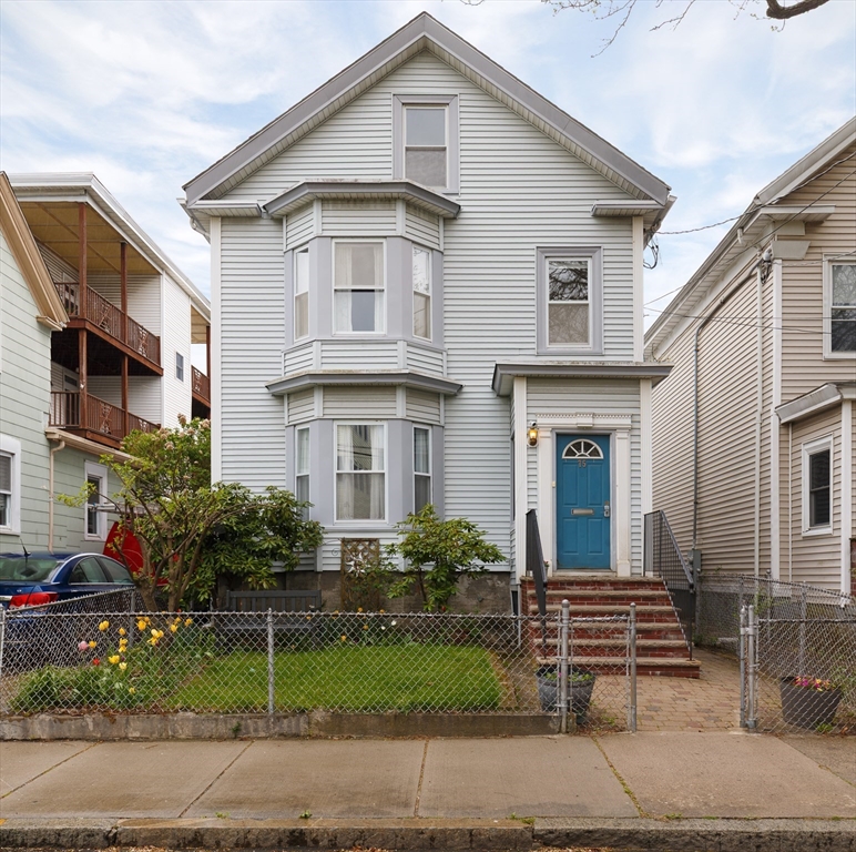 75 Florence Street, Somerville, Massachusetts, 4 Bedrooms Bedrooms, 9 Rooms Rooms,2 BathroomsBathrooms,Residential,For Sale,Florence Street,73517993